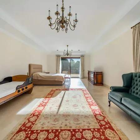 Apartment Stunning Luxury In Excellent Condition Marbella