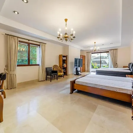 Apartment Stunning Luxury In Excellent Condition Marbella